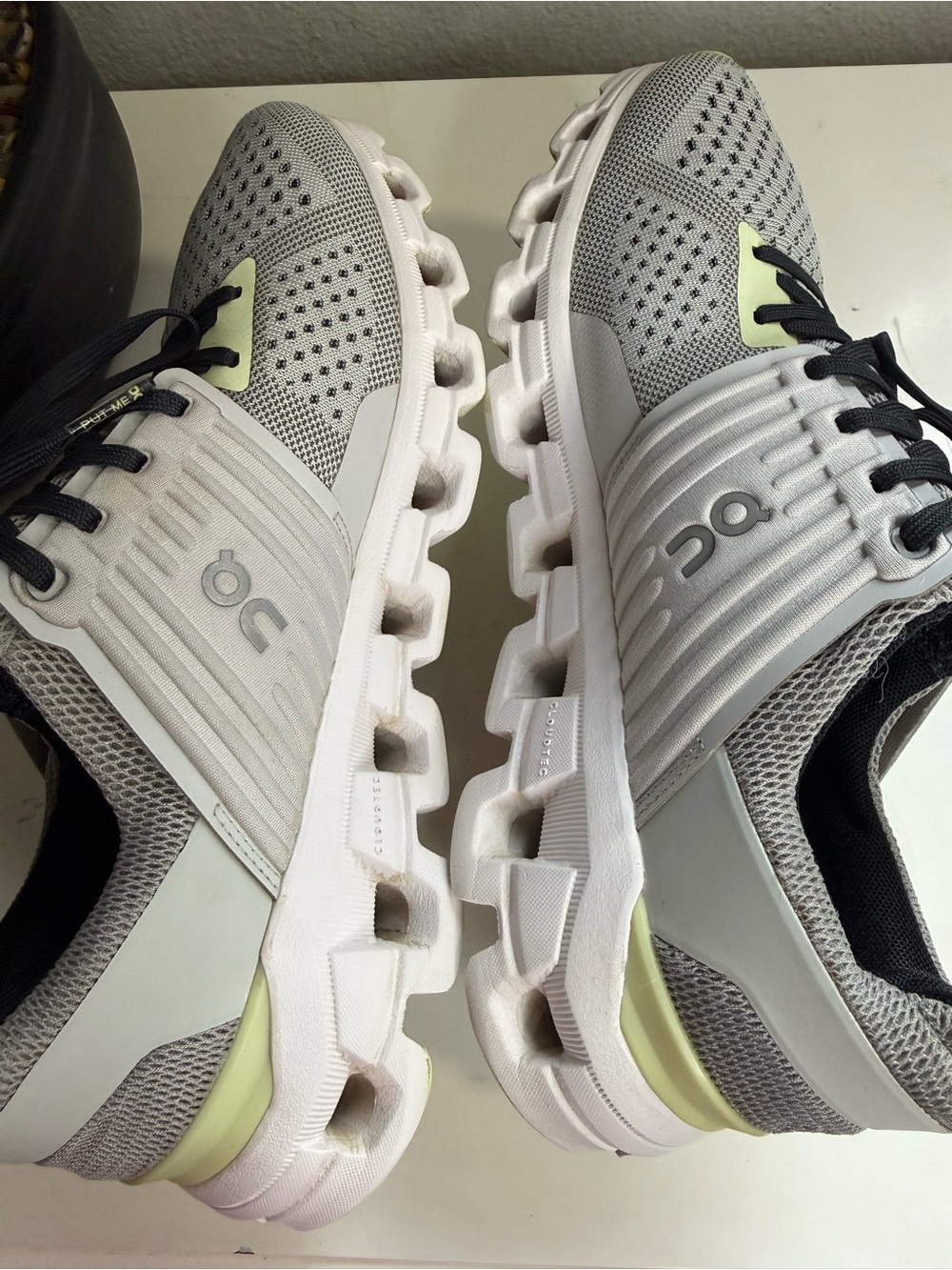 On Running  Cloudswift  women size 9 lace Up Running Shoes - Gray, Black - Picture 6 of 9